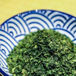 Tencha 'organic' du Japon - À l'Origine - Détail feuilles sèches