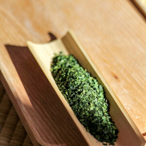 Tencha (flocons de Matcha) de Monsieur Ishikawa - À L'Origine - Cultivar Yabukita - Département d'AICHI - Curiousitea.fr