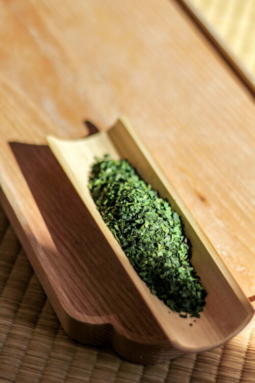Tencha (flocons de Matcha) de Monsieur Ishikawa - À L'Origine - Cultivar Yabukita - Département d'AICHI - Curiousitea.fr